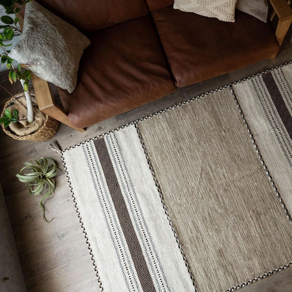 Accent modern indisk kilimatta