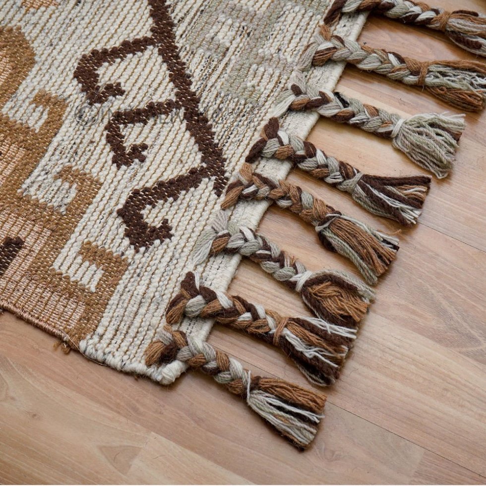 Antik kelimmatta i beige i vintagestil