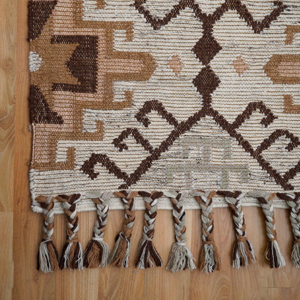 Antik kelimmatta i beige i vintagestil