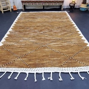 Brun kilim berbermatta