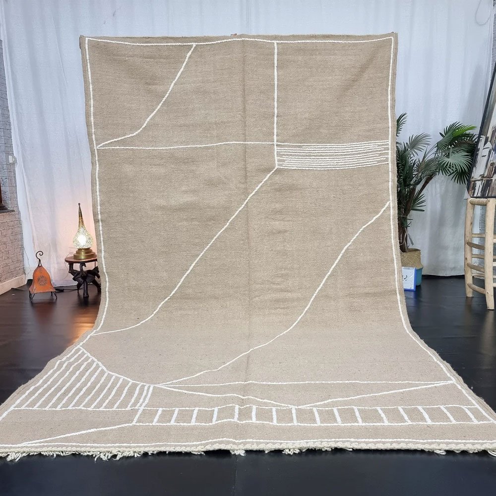 Beige enfärgad marockansk kilimatta Beige enfärgad marockansk kilimatta