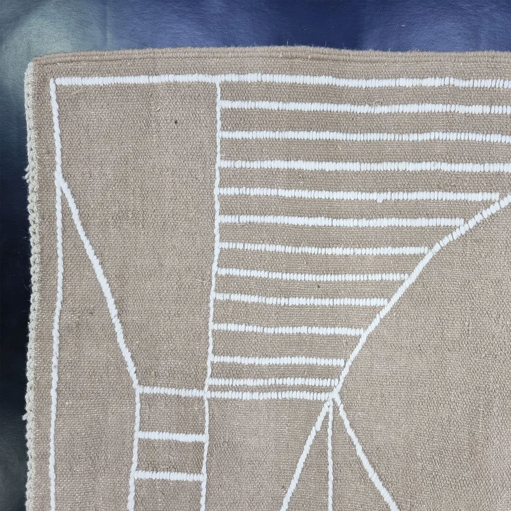 Beige enfärgad marockansk kilimatta Beige enfärgad marockansk kilimatta