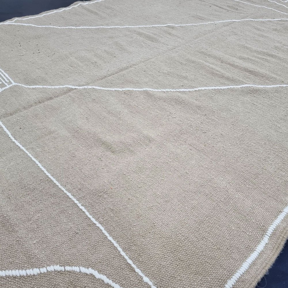 Beige enfärgad marockansk kilimatta Beige enfärgad marockansk kilimatta