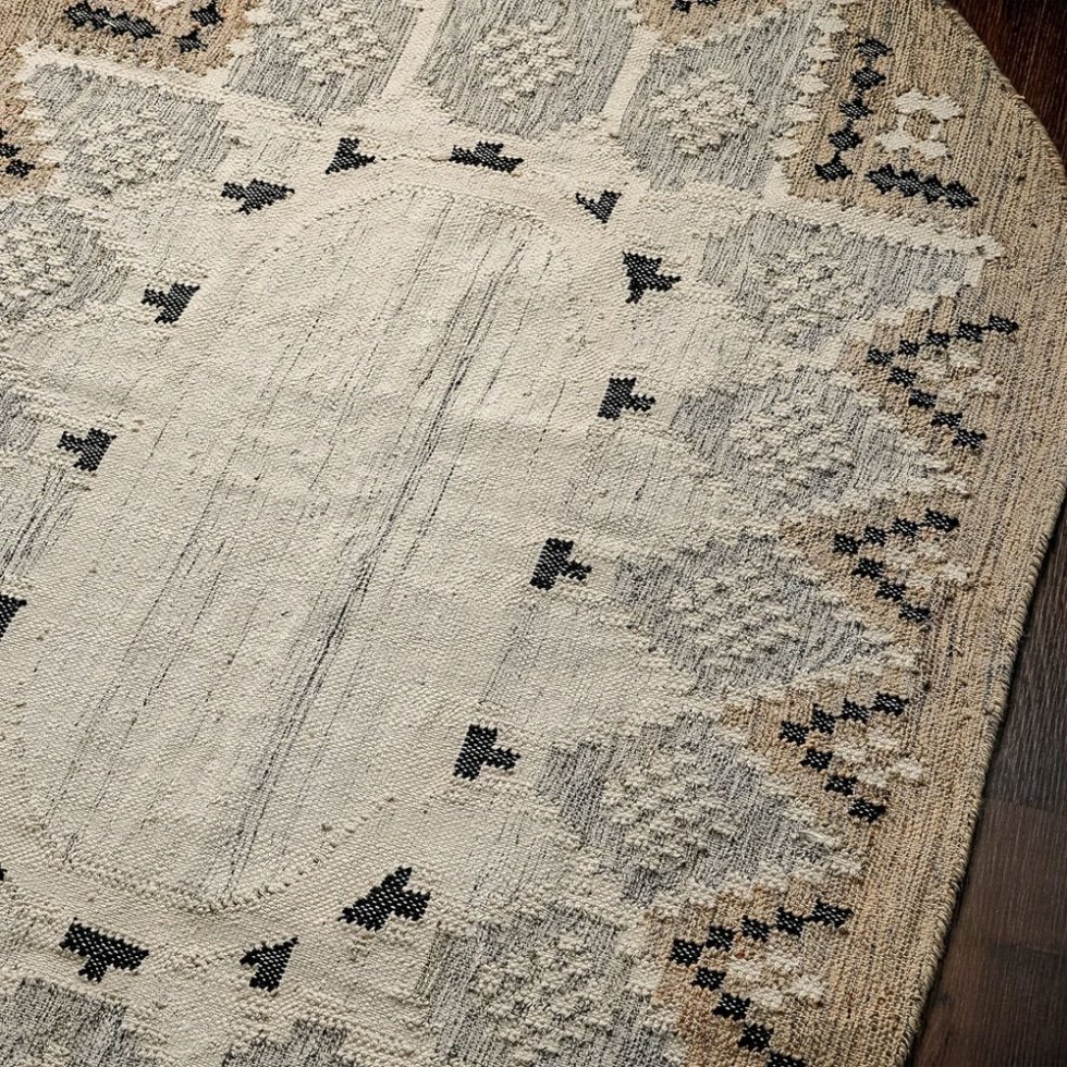 Oval kilim-matta i vintagestil