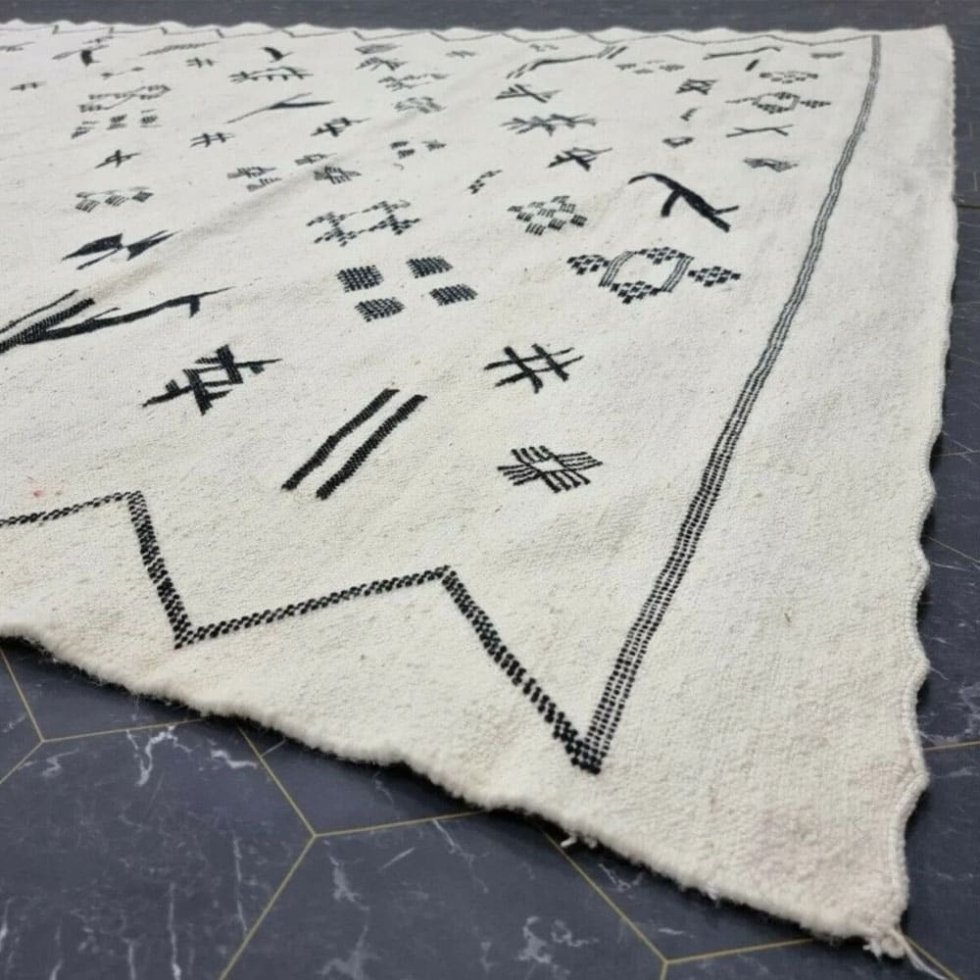 Vit tribal Berber kilim matta