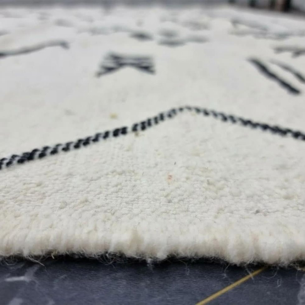 Vit tribal Berber kilim matta