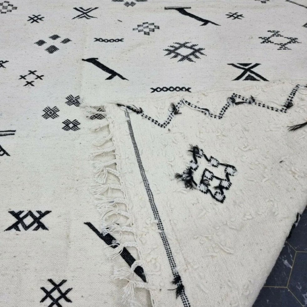 Vit tribal Berber kilim matta