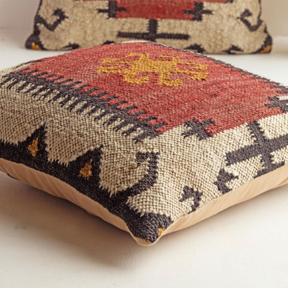 24x24 kilim kuddar