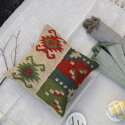 Kudde i turkisk stil av kelim