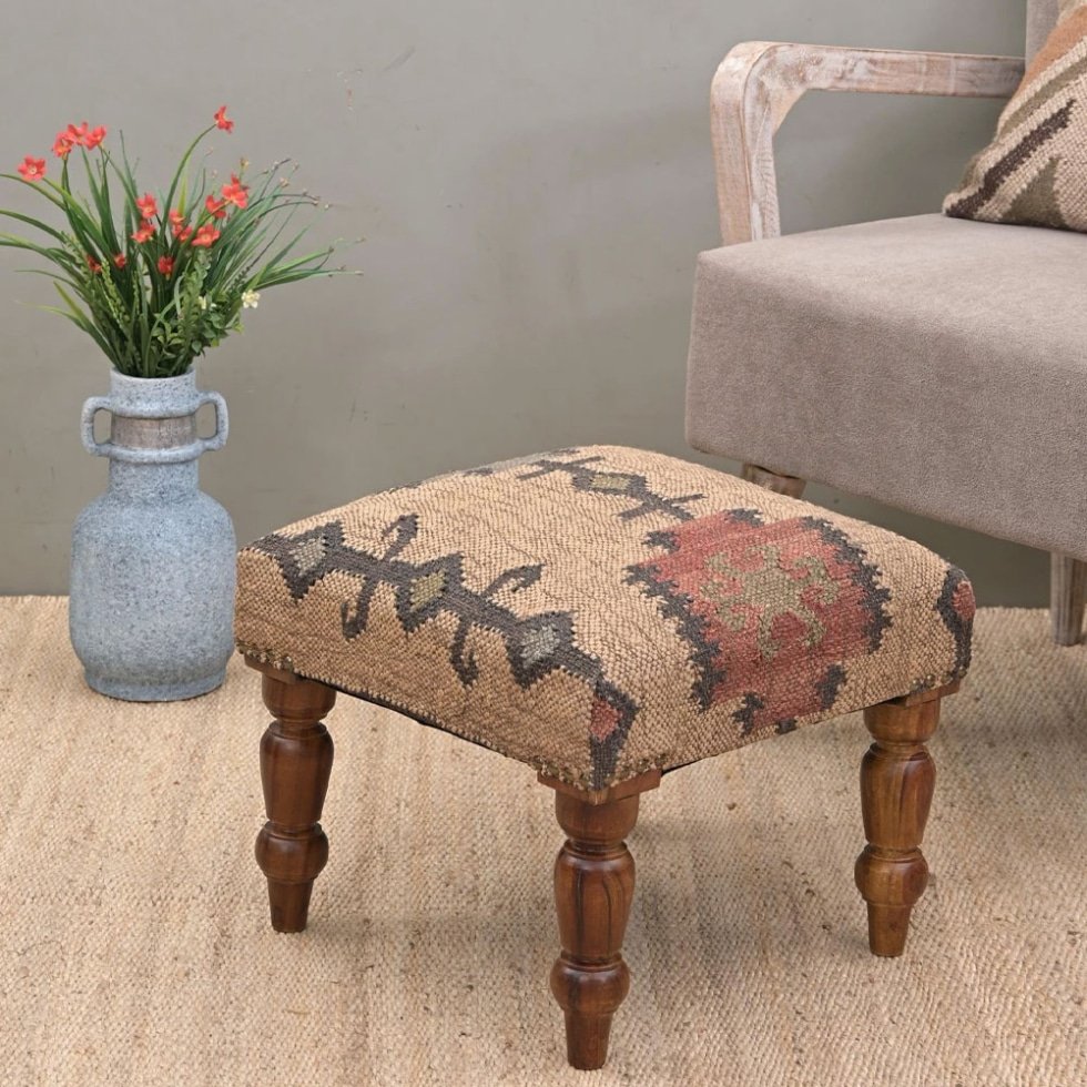 Beige fyrkantig kelimklädd ottoman