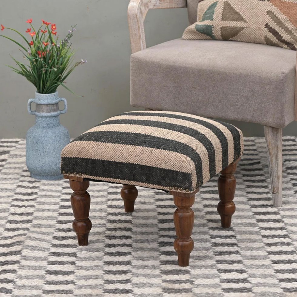 Svart randig kilim fotpall ottoman
