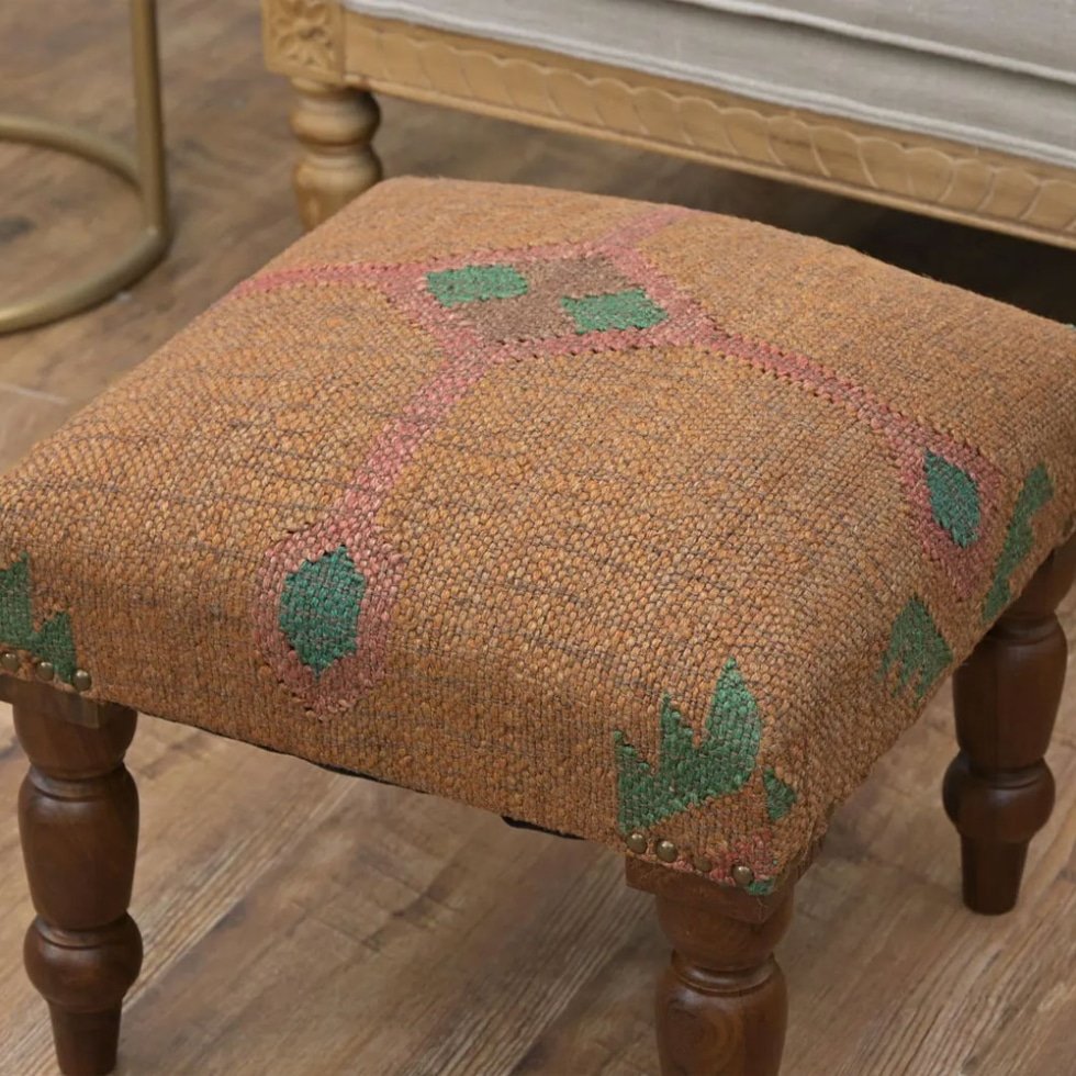 Brun fyrkantig kilim ottoman pall