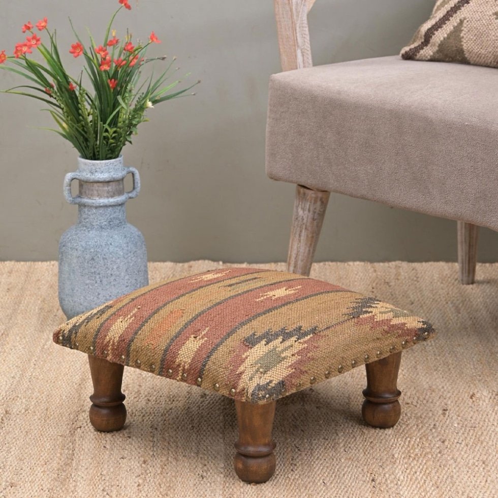 Grön fyrkantig kilim ottoman pall