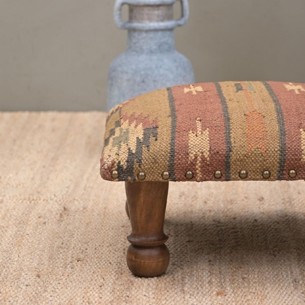 Grön fyrkantig kilim ottoman pall
