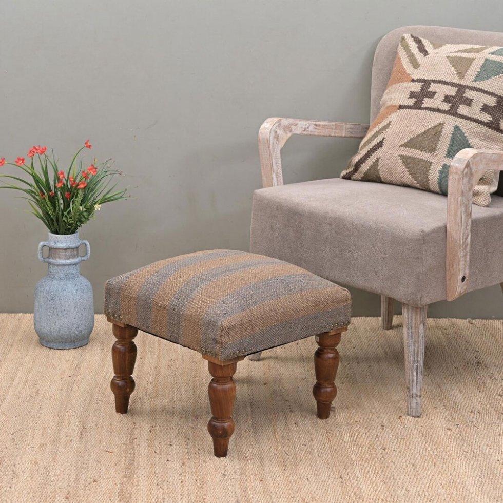 Grå randig kilim fotpall ottoman