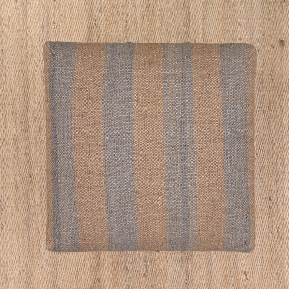 Grå randig kilim fotpall ottoman
