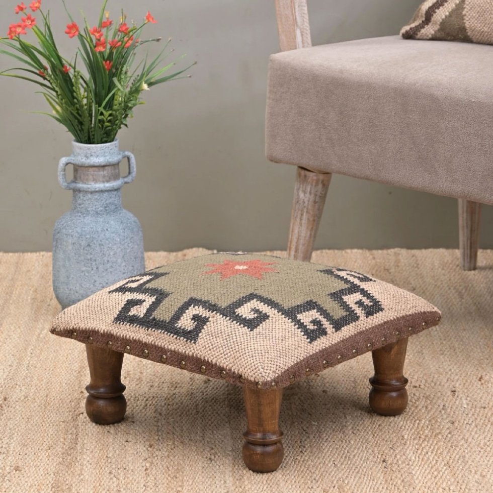 Elfenben liten kilim matta ottoman pall