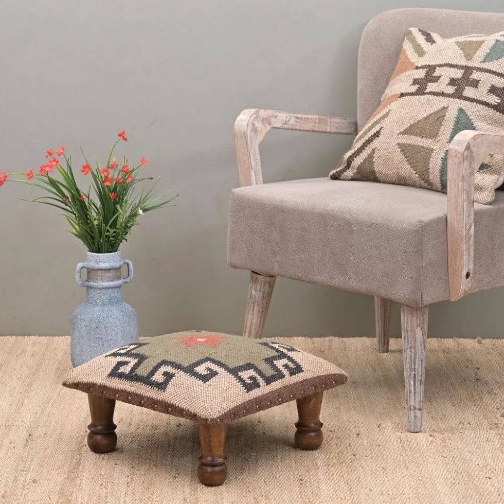 Elfenben liten kilim matta ottoman pall