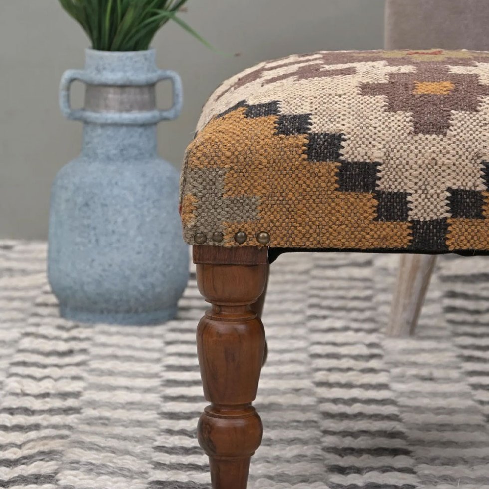 Elfenben fyrkantig utsmyckad kilim fotpall ottoman