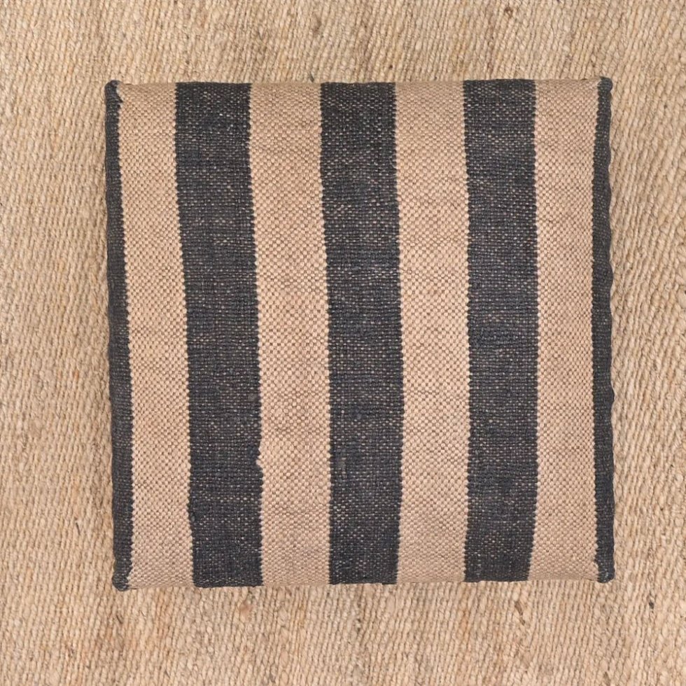 Liten svart randig kilim fotpall ottoman