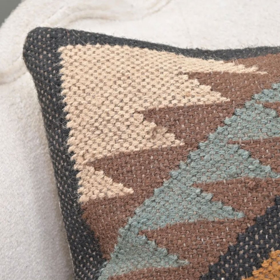 20x20 kudde av kelim med tribalmotiv