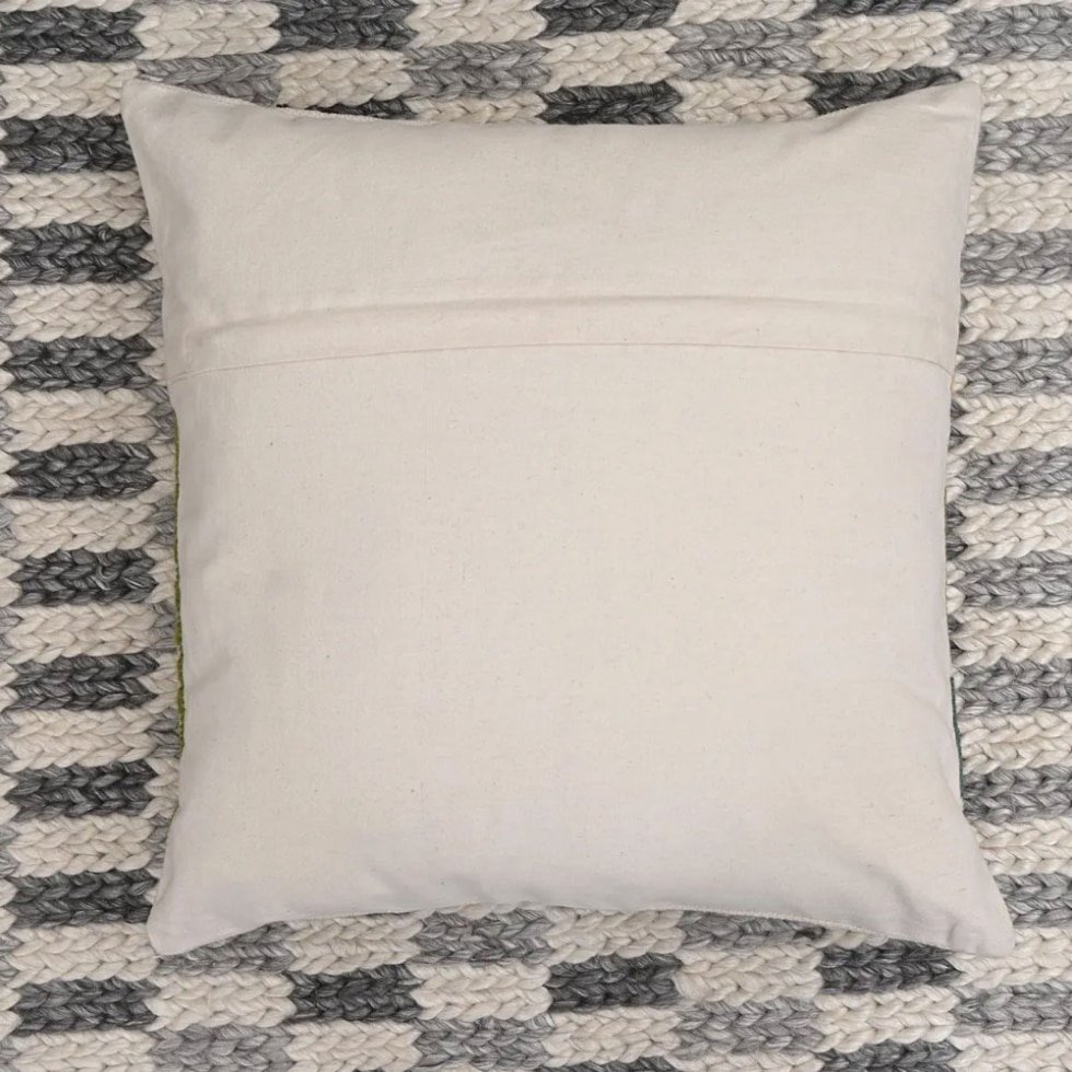 20x20 kudde av kelim med tribalmotiv