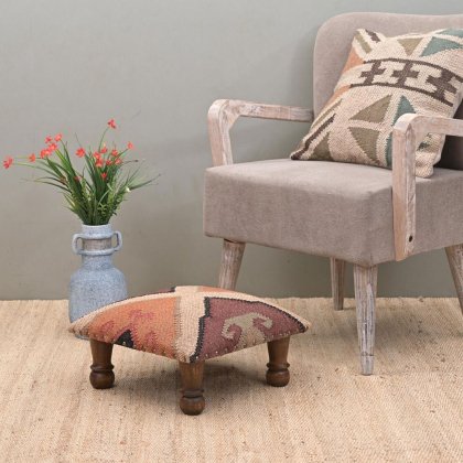 Pall ottoman i beige kelim av ull och jute