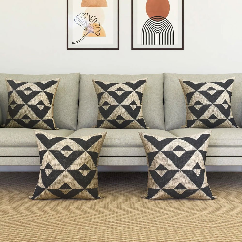 Kuddar i svartvit kelim Kuddar i svartvit kelim