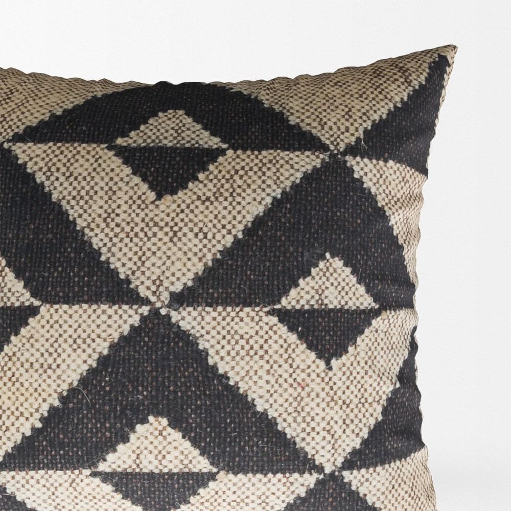 Kuddar i svartvit kelim Kuddar i svartvit kelim