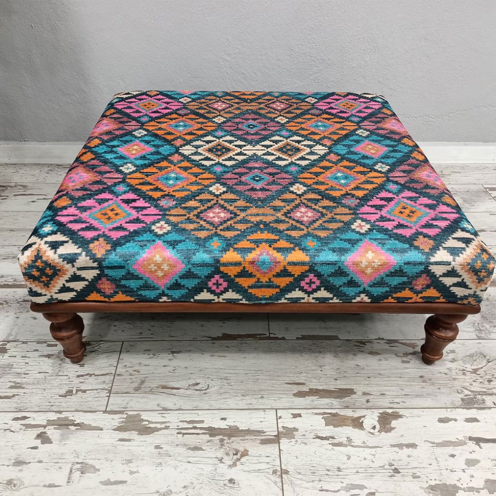 Diamantmönstrat turkiskt kilim ottomanskt soffbord