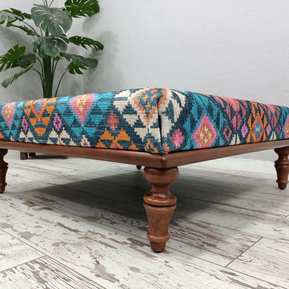 Diamantmönstrat turkiskt kilim ottomanskt soffbord