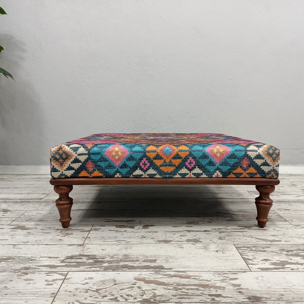Diamantmönstrat turkiskt kilim ottomanskt soffbord