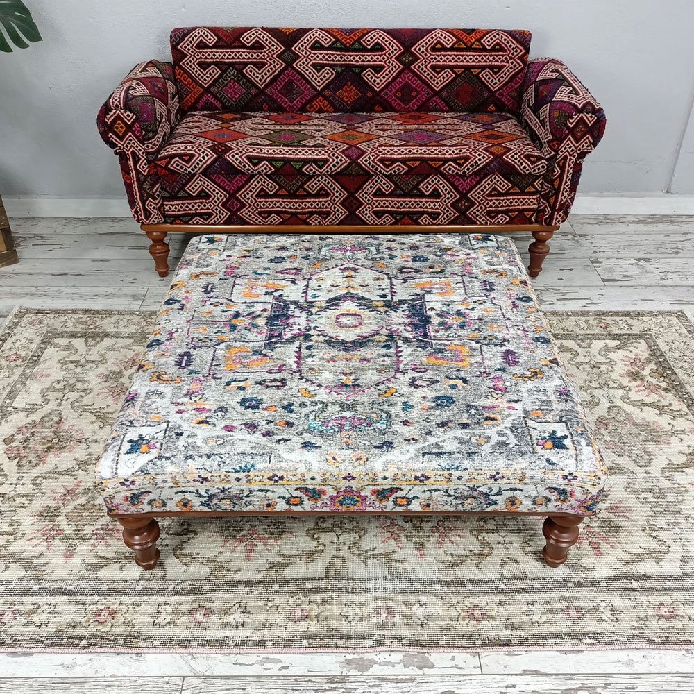 Grått turkiskt kilim ottomanskt soffbord Grått turkiskt kilim ottomanskt soffbord