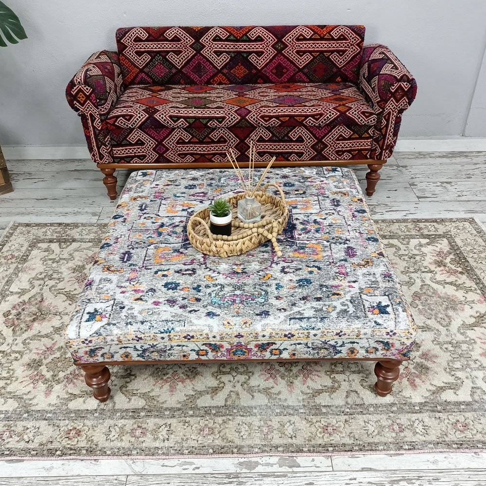 Grått turkiskt kilim ottomanskt soffbord Grått turkiskt kilim ottomanskt soffbord