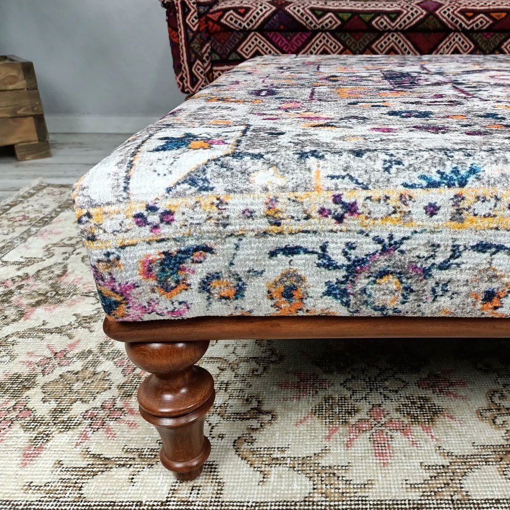 Grått turkiskt kilim ottomanskt soffbord Grått turkiskt kilim ottomanskt soffbord