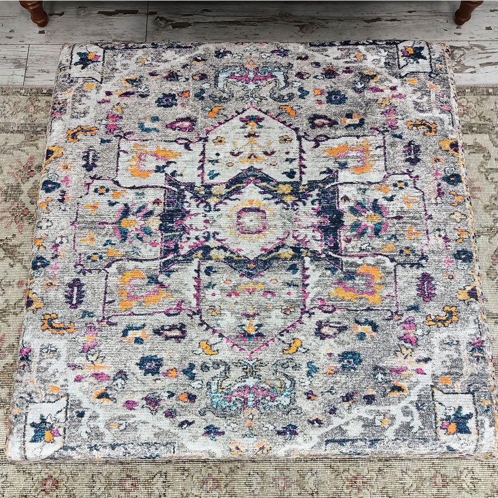 Grått turkiskt kilim ottomanskt soffbord Grått turkiskt kilim ottomanskt soffbord
