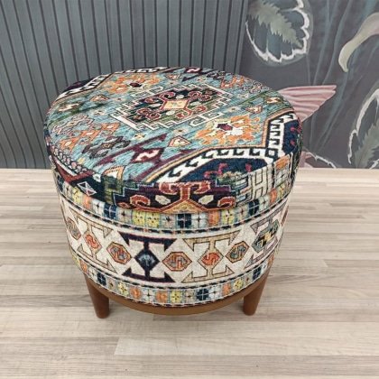 Rund ottoman i turkisk kilim med förvaring