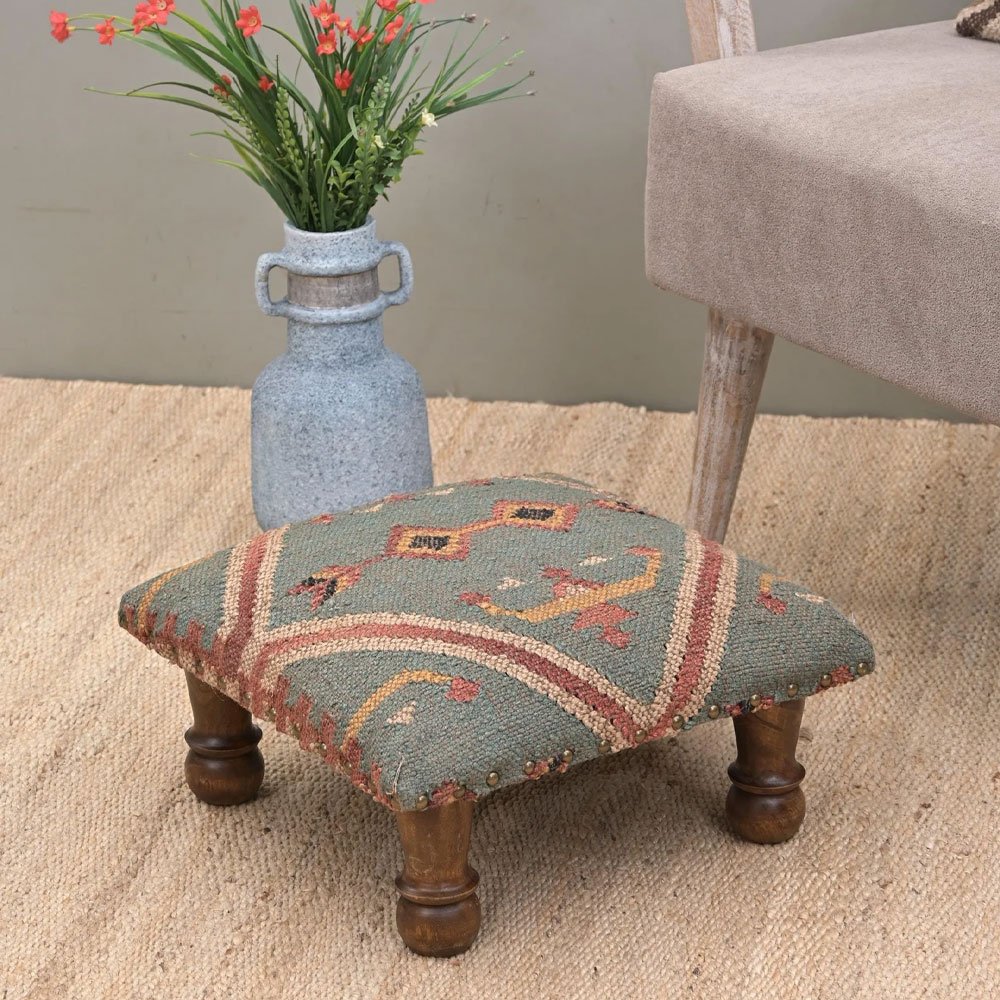 Liten grön kelim pall ottoman Liten grön kilim pall ottoman
