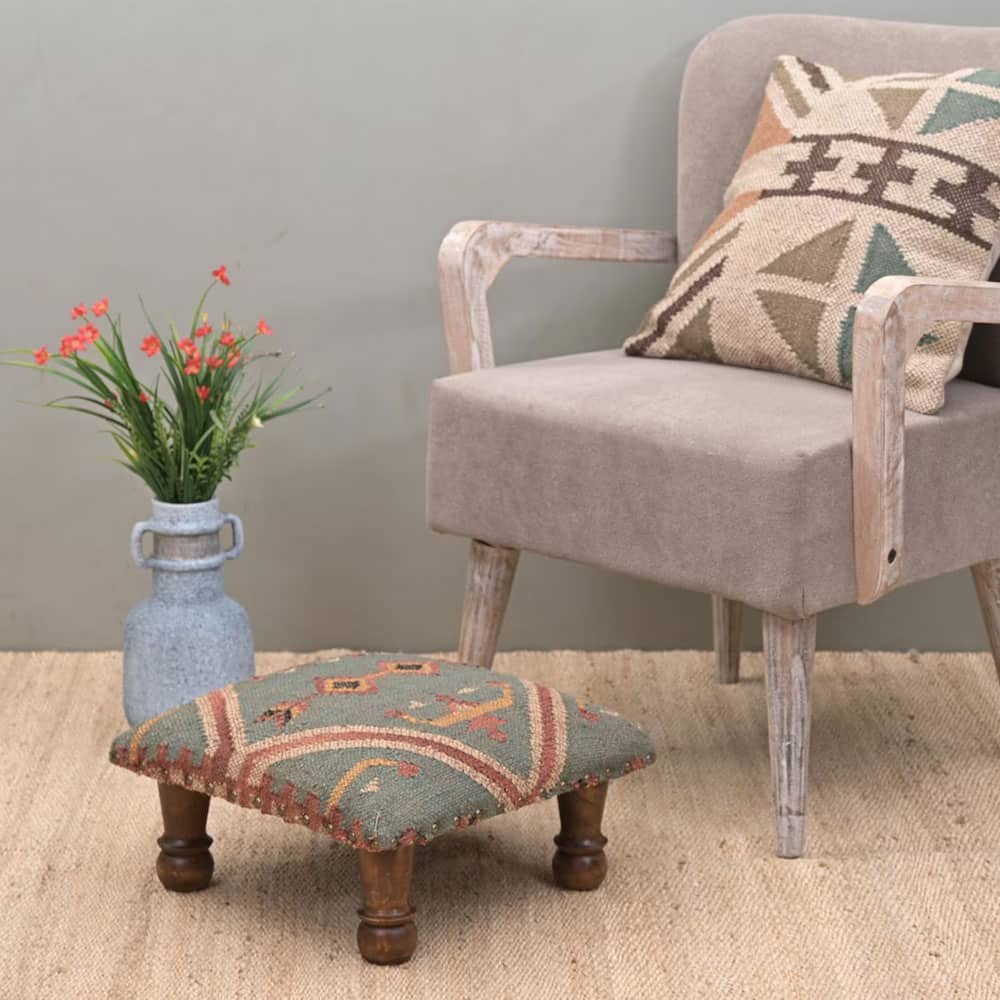 Liten grön kelim pall ottoman Liten grön kilim pall ottoman