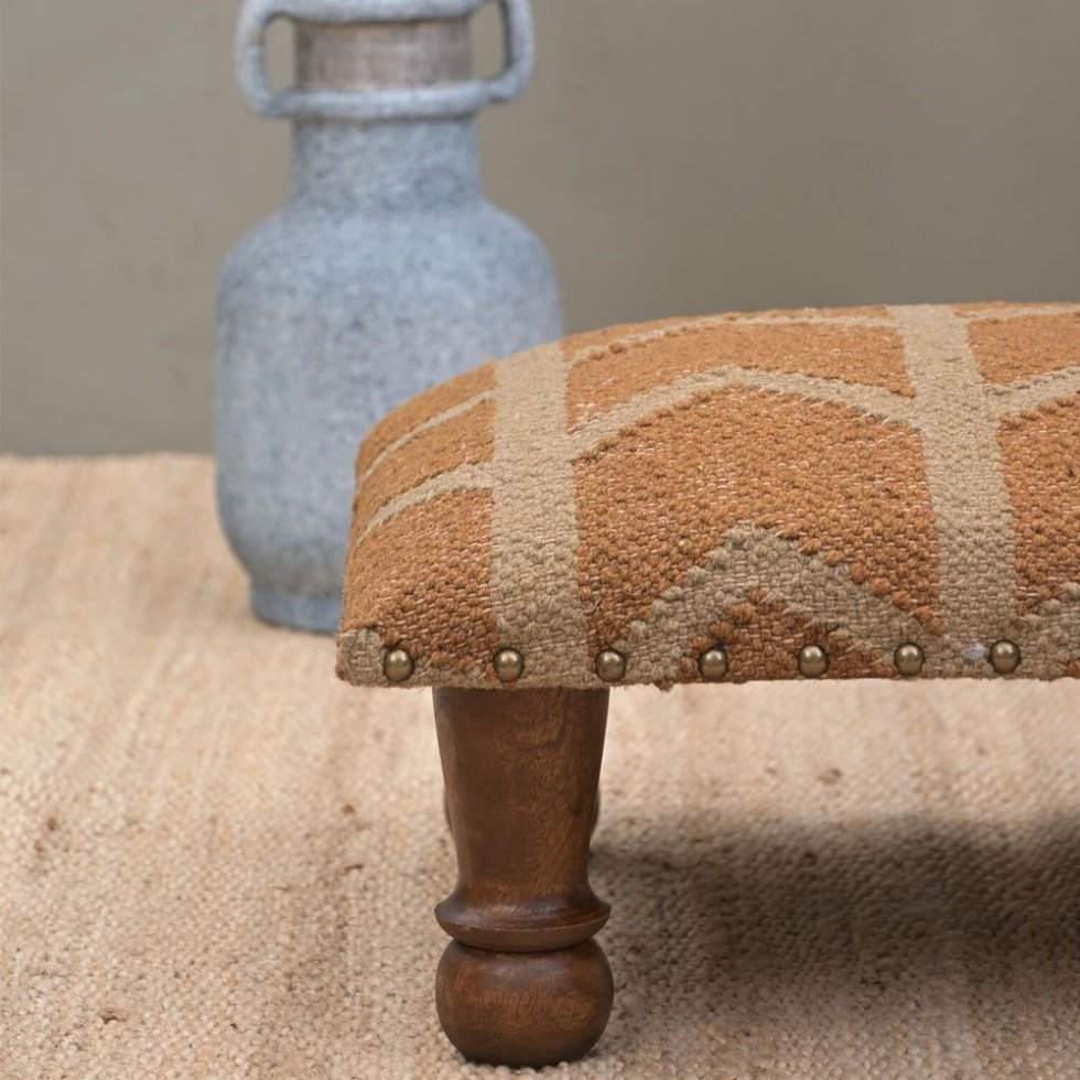 Liten gul kilim fotpall ottoman