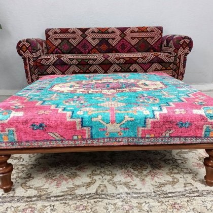 Teal och rosa turkisk kilim ottoman soffbord