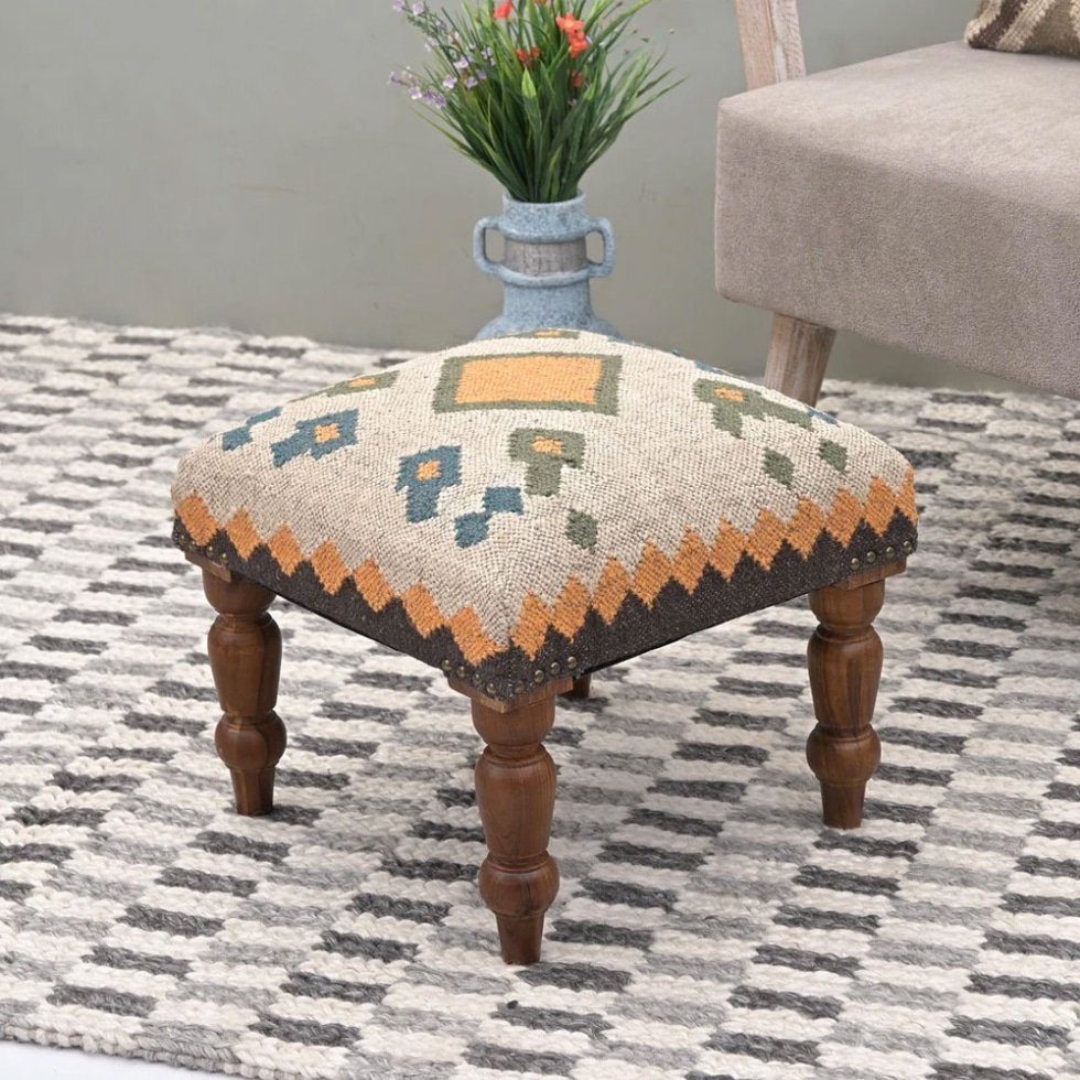 Vit fyrkantig kilim pall ottoman