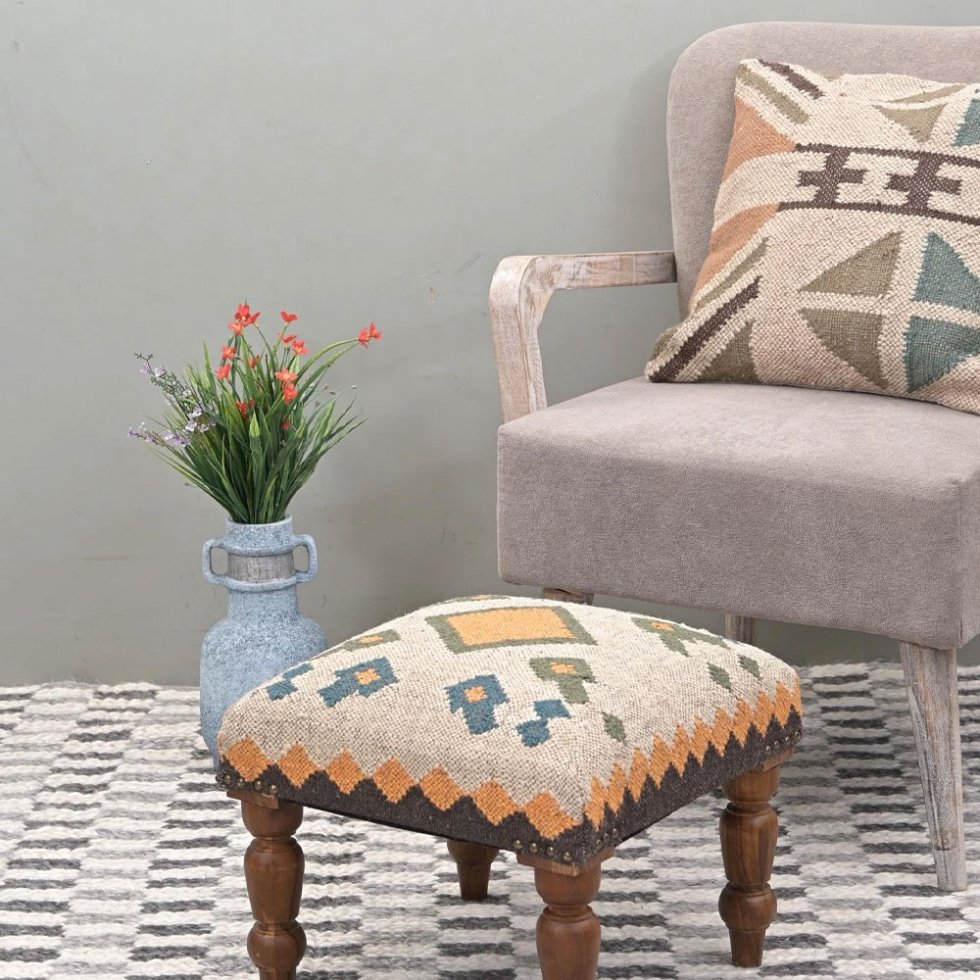Vit fyrkantig kilim pall ottoman
