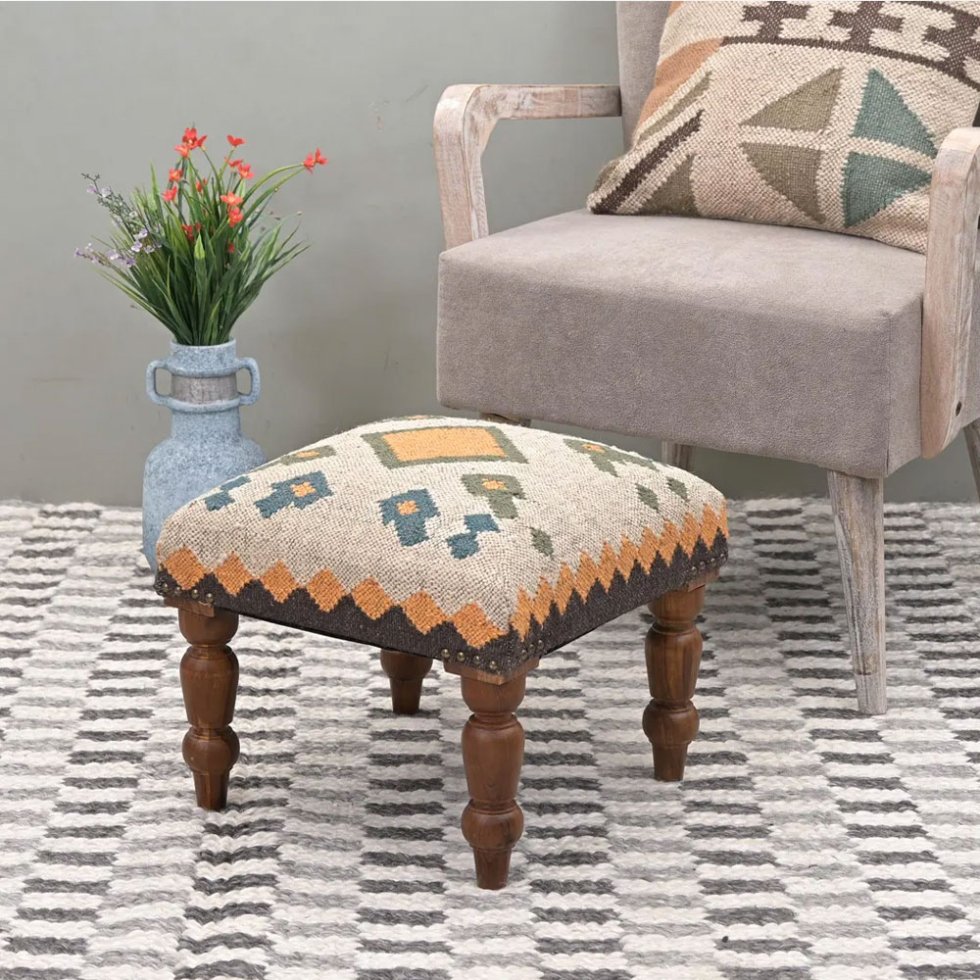 Vit fyrkantig kilim pall ottoman