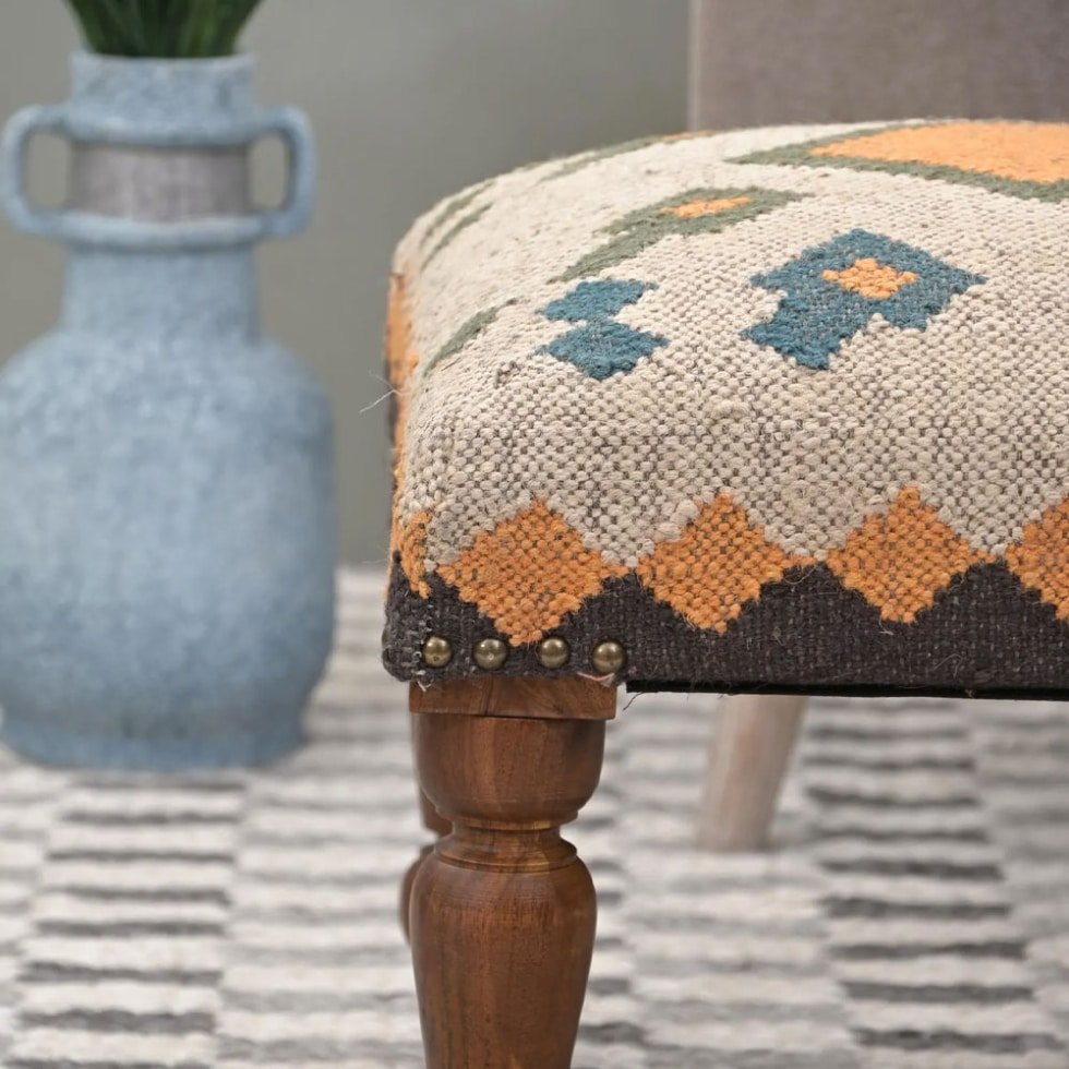 Vit fyrkantig kilim pall ottoman