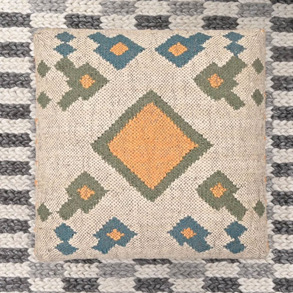 Vit fyrkantig kilim pall ottoman